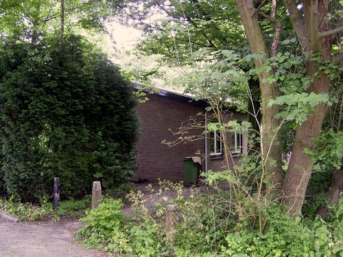 Korfamker aan het werk